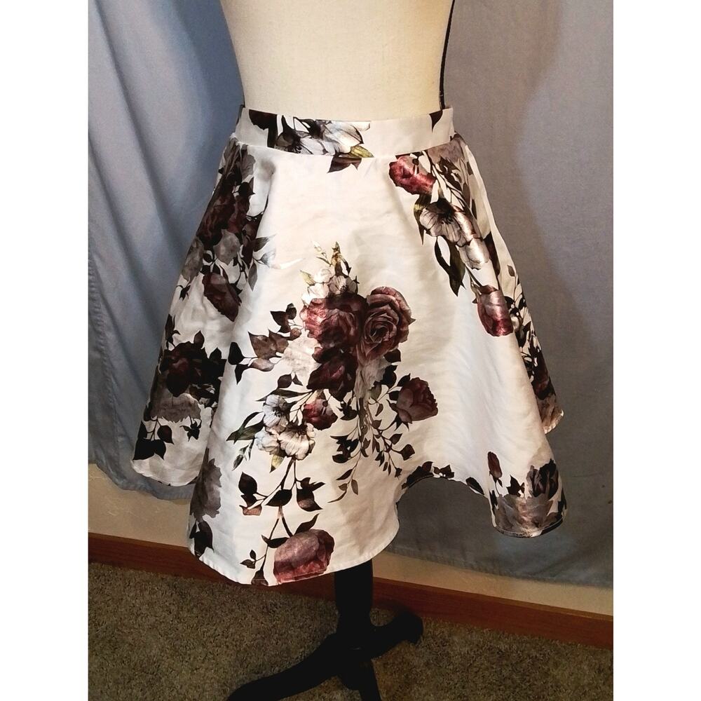 City Triangles Ivory skirt with flowers